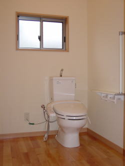 白い洋式トイレ